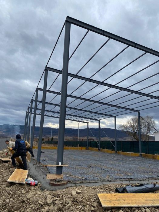 Vand structuri metalice sau schimb cu auto