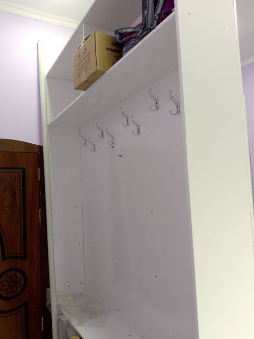 Ikki tomonli maxsus garderop shkaf sotiladi