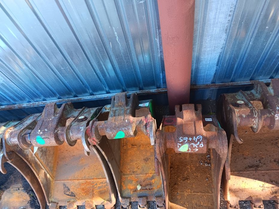 Vând cupe de excavator