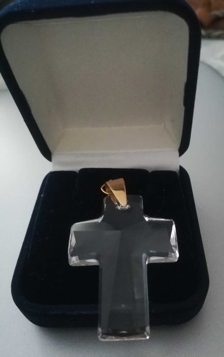 Прозрачен /стъклен/ кръст със жълто злато