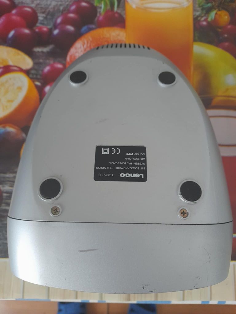 Mini-TV alb-negru cu radio