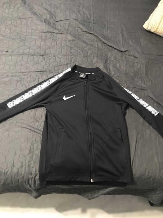 Суитчър на Nike оригинален размер m детски