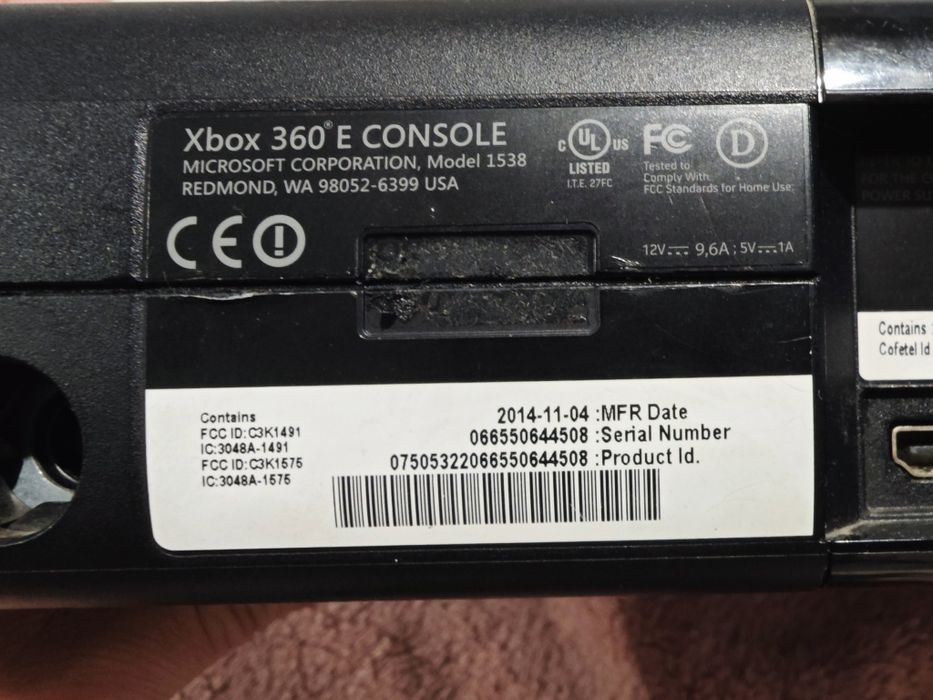 Xbox 360 model 1538 + Kinect model 1473 + 2 controllere + jocuri