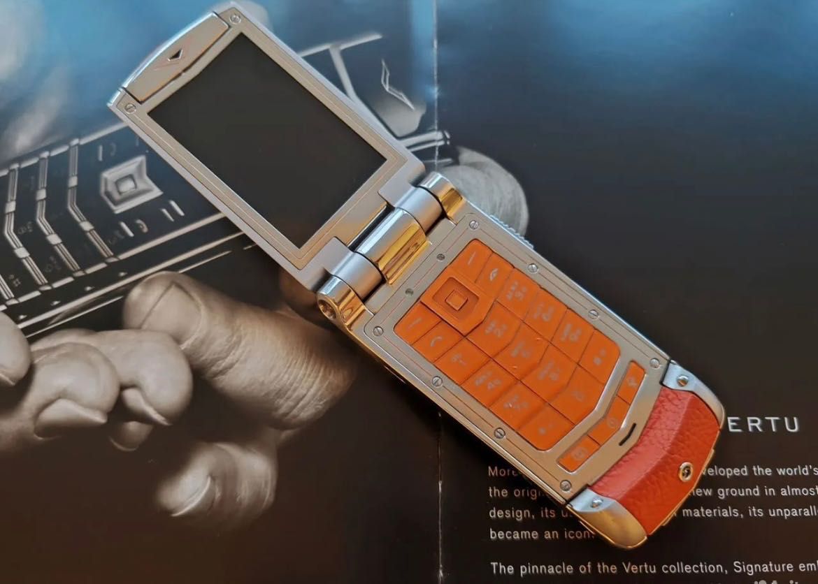 Vertu Ayxta Orange 2017
