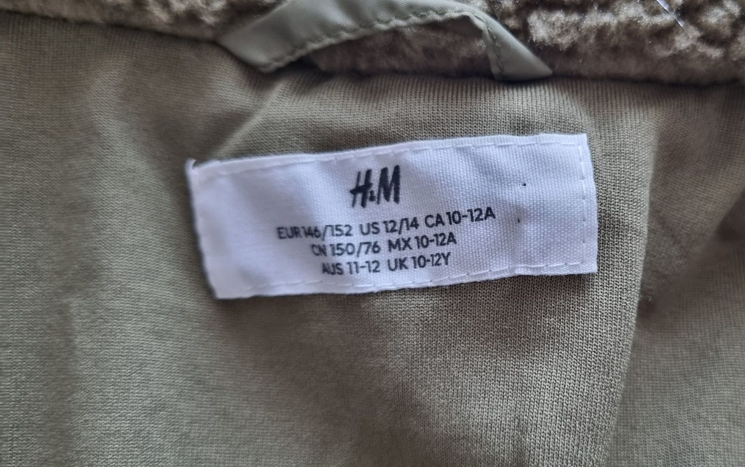 Jacheta de plus H&M noua fara eticheta