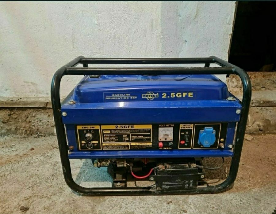 Бензиноаый генератор в хорош сост