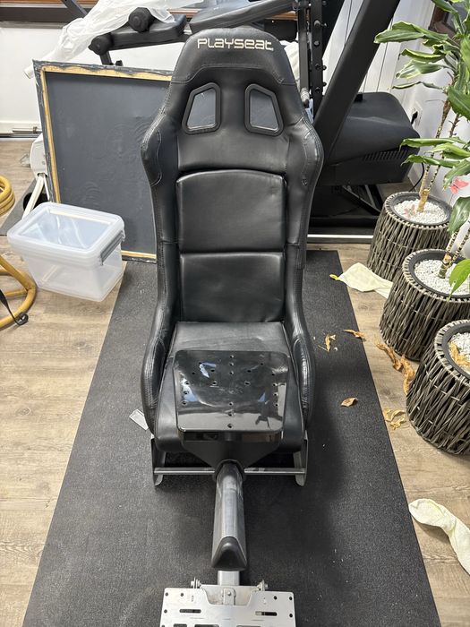 Playseat Evolution – cockpit racing pentru volan, stare bună