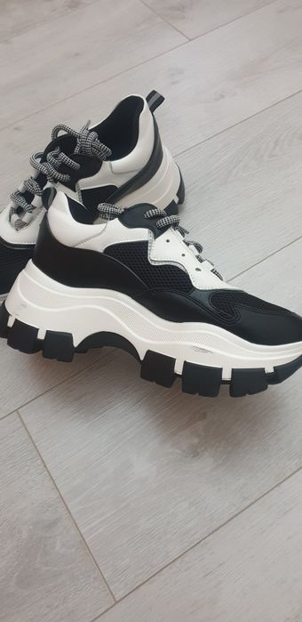 Сникърси/маратонки