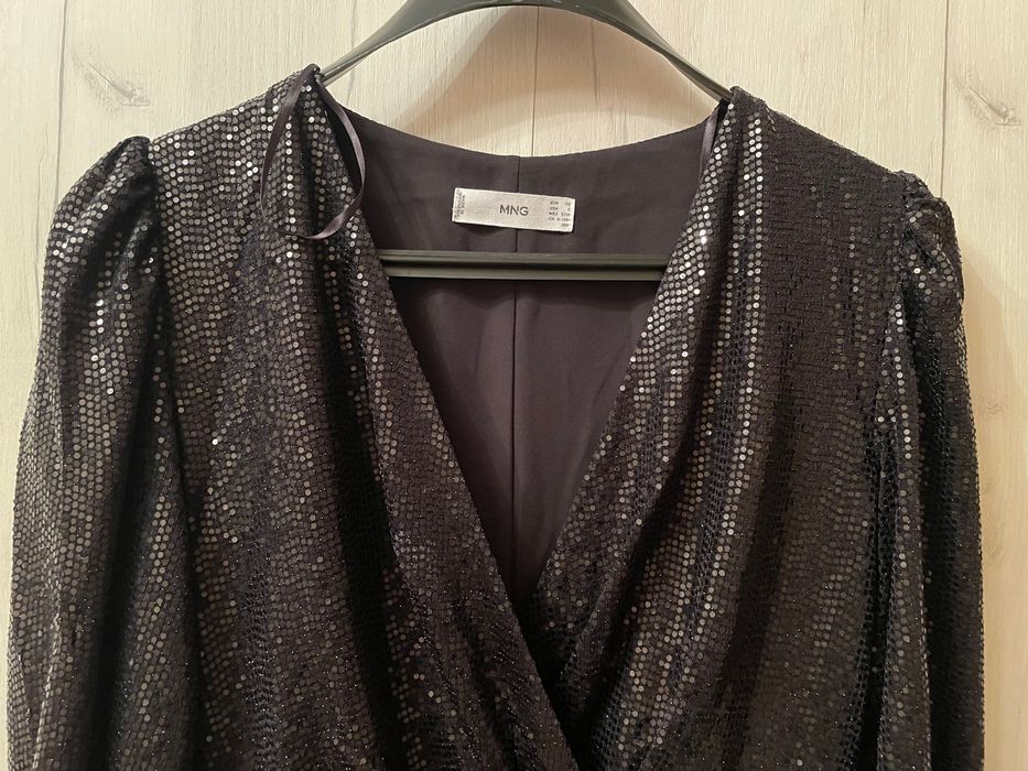 Черна рокля с пайети