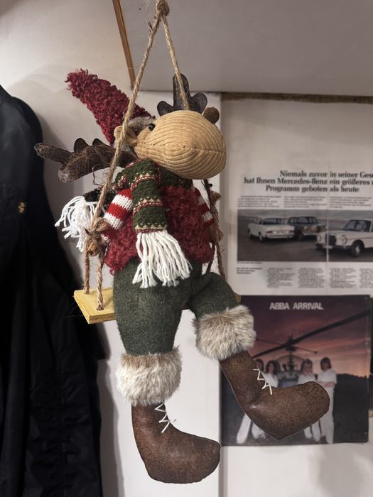 Коледна фигура Елен на люлка