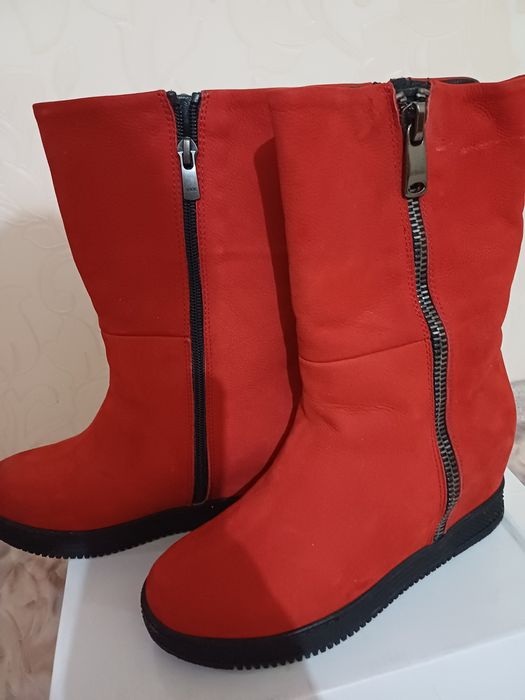 Продам женские сапоги зима.