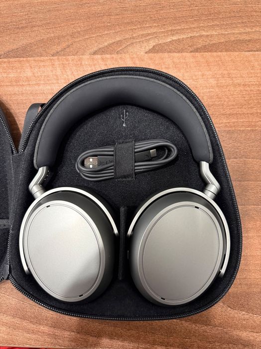 Casti Sennheiser Momentum 4 ca noi