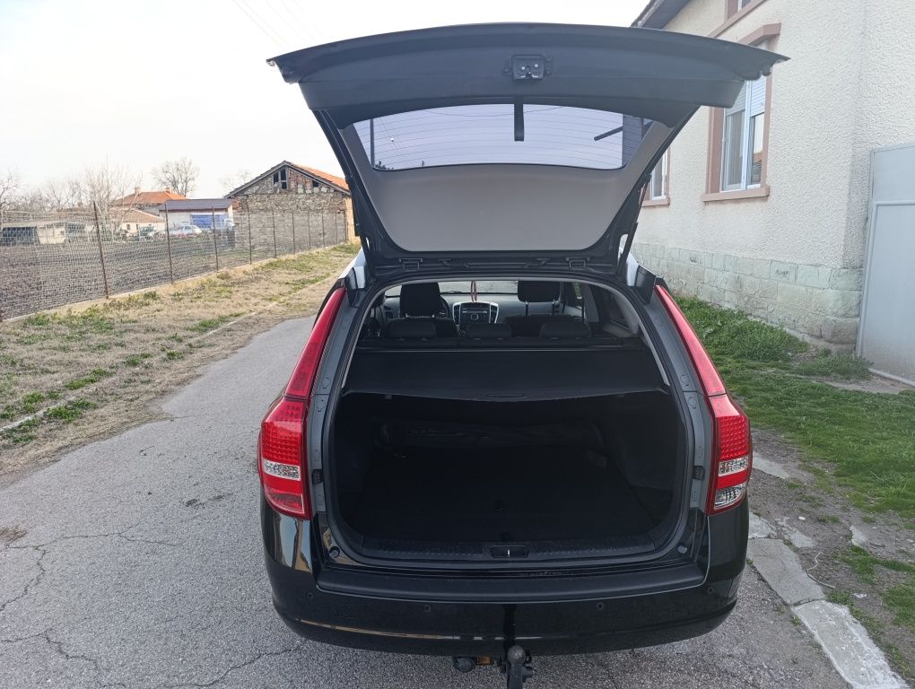 Нов внос в отлично състояние.Дизел,ръчка 6 скорости,темпомат.