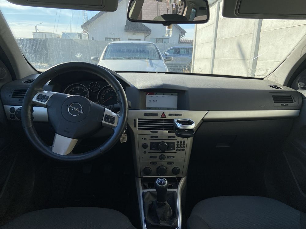 Opel Astra H (necesita platforma auto)