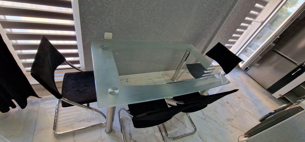 Set dining, masa sticla cu scaune catifea