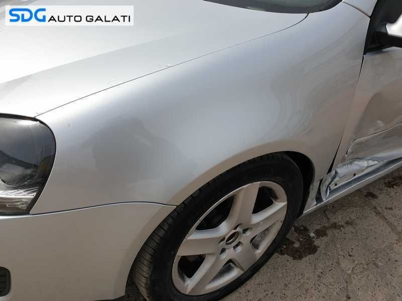 Aripa Stanga Fata cu Defect VW Golf 5 Hatchback 2004 - 2008 Culoare LA7W