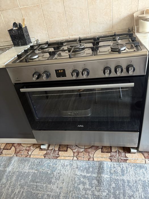 Продам газовую плиту