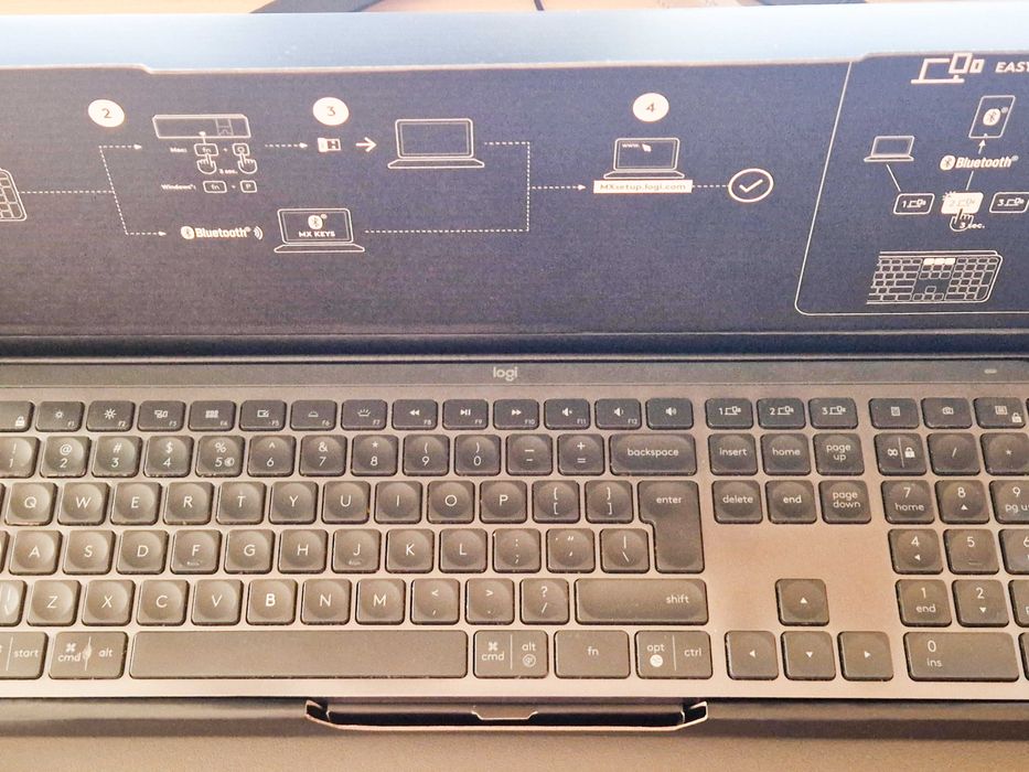 Logitech MX Keys за Windows и MAC безжична клавиатура с подсветка