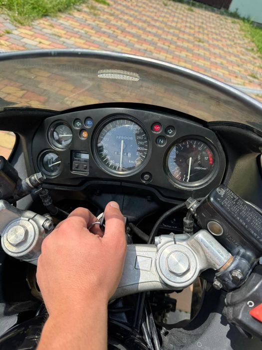 Honda cbr1100 super blackbird 1997