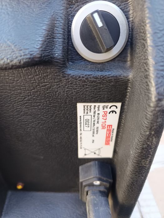Presa hidraulica pentru sertizat conectori electrici furtun hidraulic