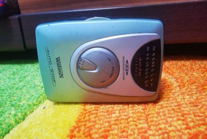 Walkman cu radio Watson 
Funcțional pe radio
Pe caseta se aude gajait