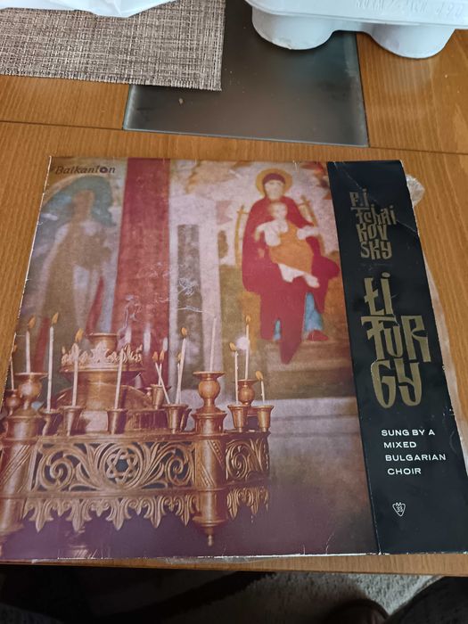 Три грамофонни плочи църковна музика,Литургични хорове.