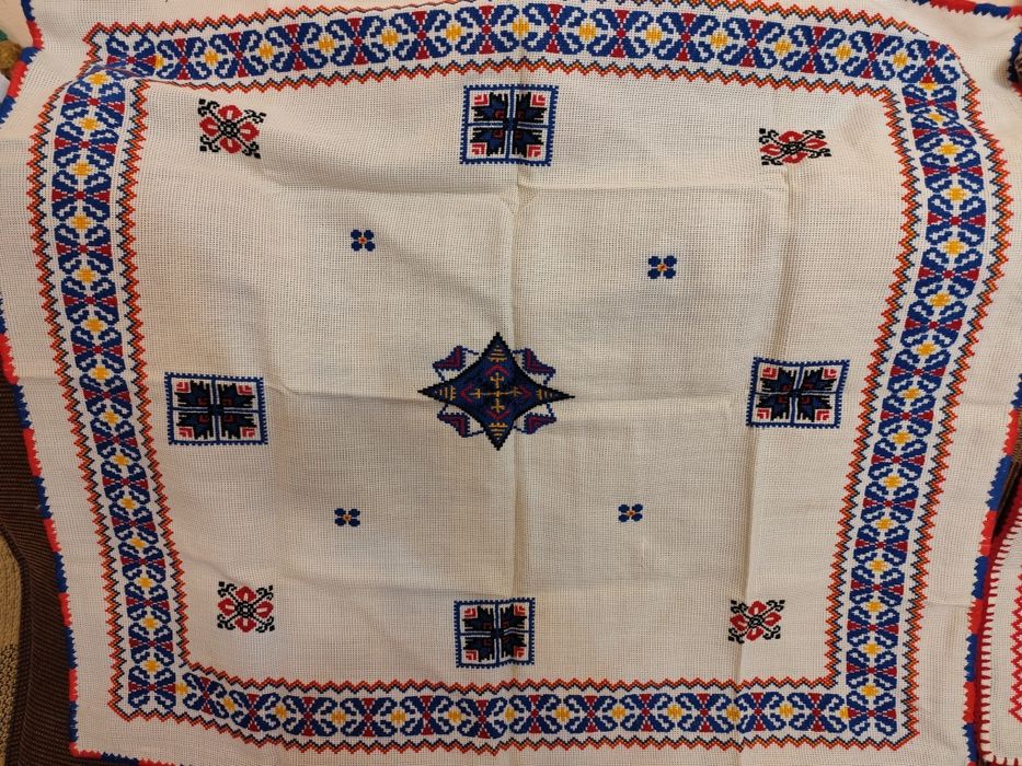 2 fete de masa cu 4 naproane cusute manual