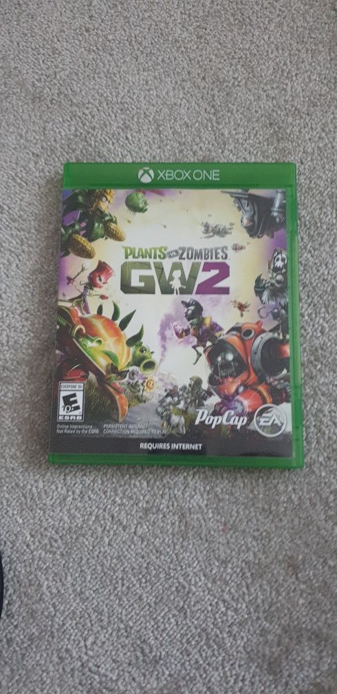 Xbox one negru + GRATUIT joc "plante vs zombi GW2"