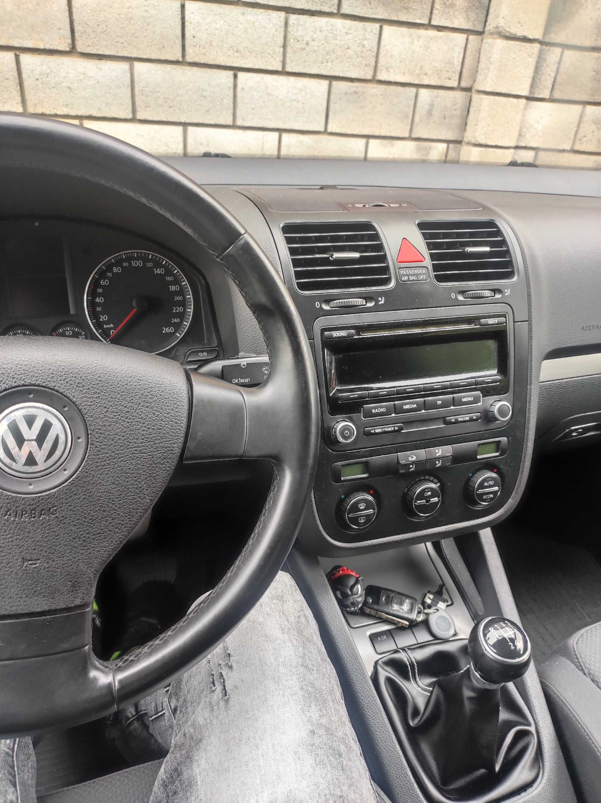 Golf 5 1.6 бензин 102кс