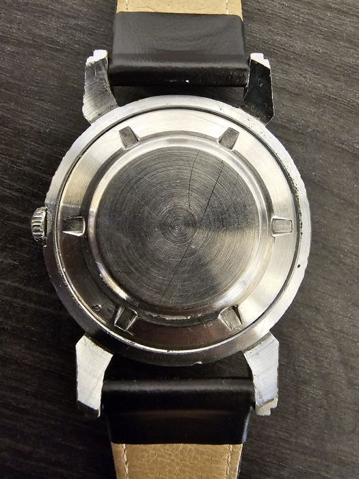 Ceas mecanic sovietic Sputnik 2408, anii ’50, model rar, 16 rubine.