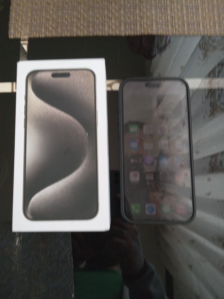 Vand iPhone 15 pro max 256 gb