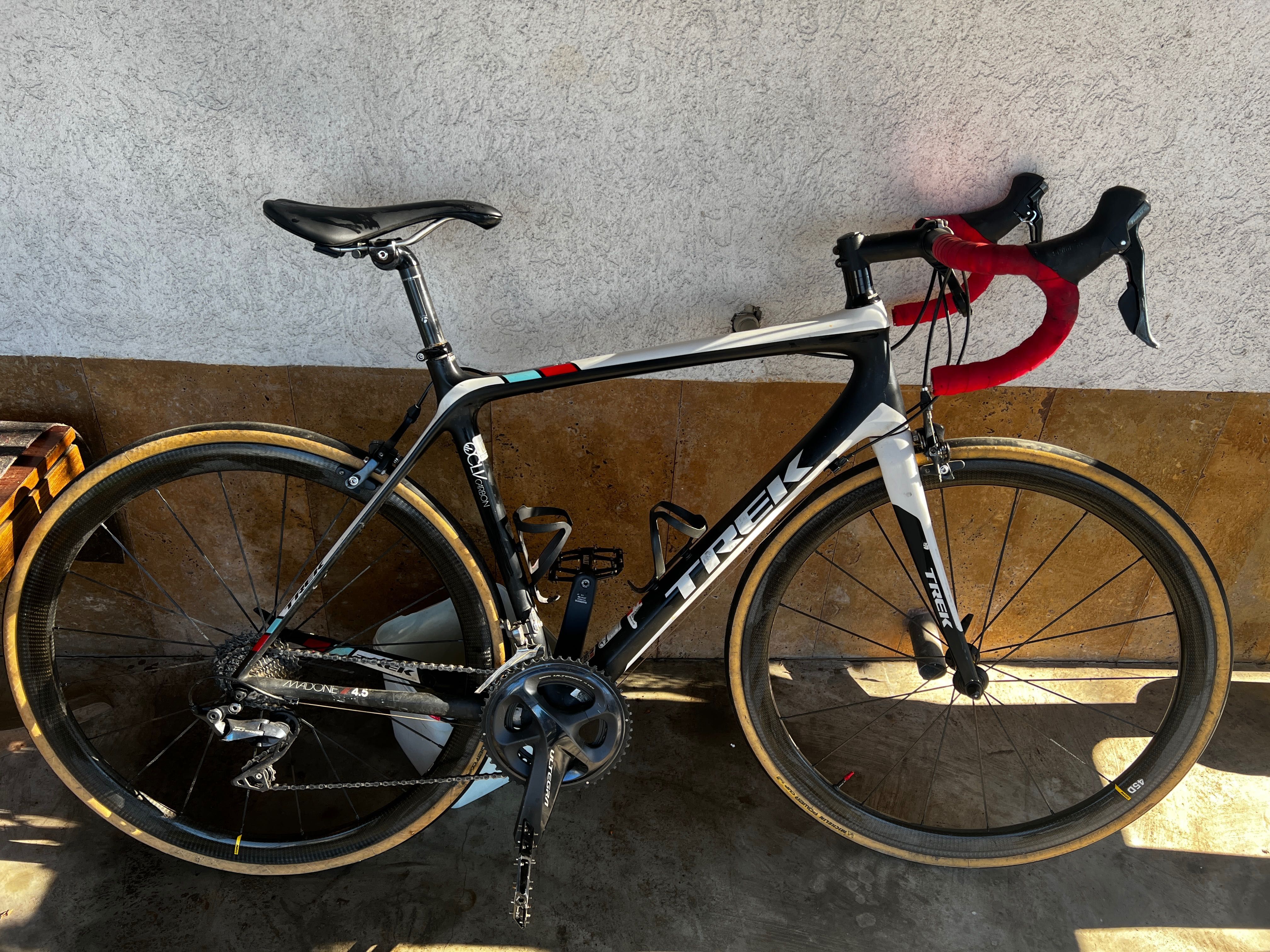 Trek madone 4.5 mavic carbon wheels шосеен велосипед