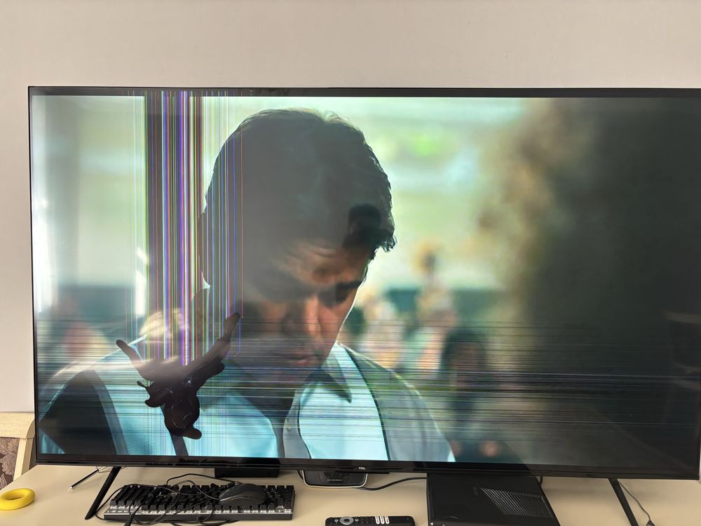 Телевизор TCL 75 диагональ, экран сломанный