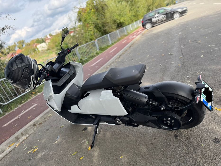 BMW CE04 electric 2024 (nivel maxim de echipare) scuter/motocicleta