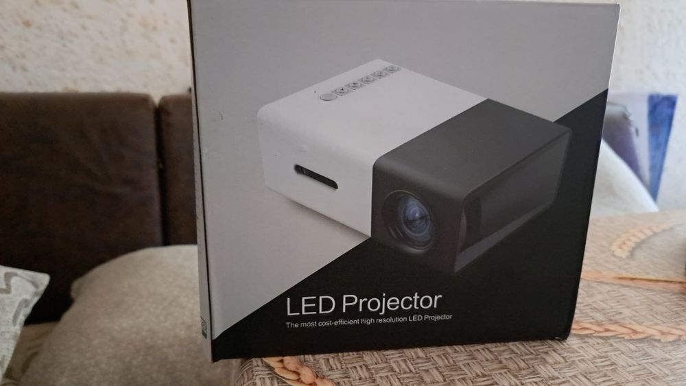 Мини LED проектор за домашно кино