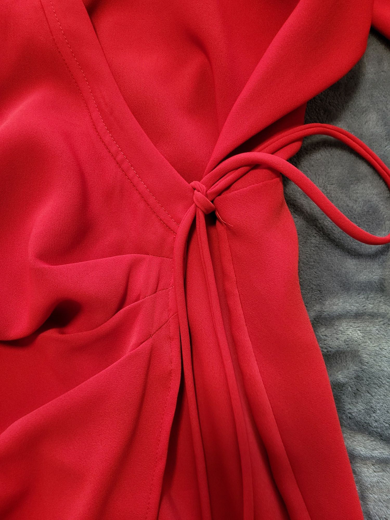 Дамска рокля в червено
