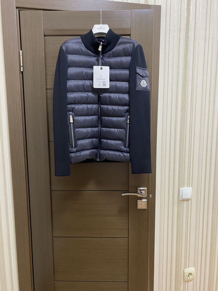 Продам мужскую кофту брендовую Moncler. Оригинал. 150 тыс