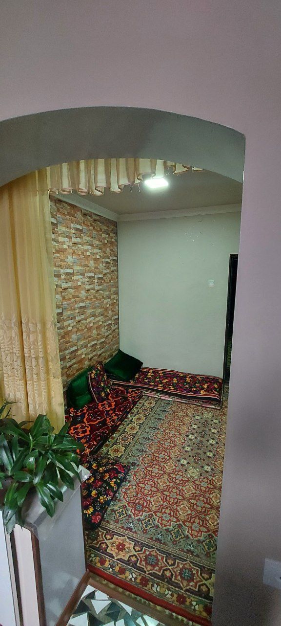 Продаётся 3х комнатная квартира переделанная в 4х