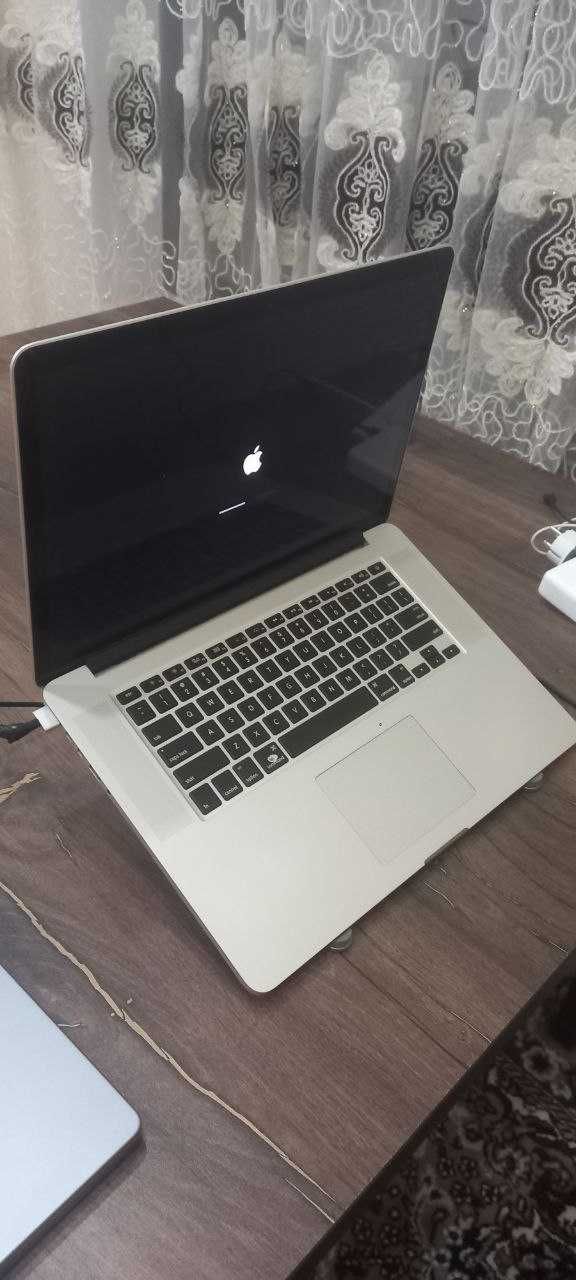 Macbook Pro sotiladi