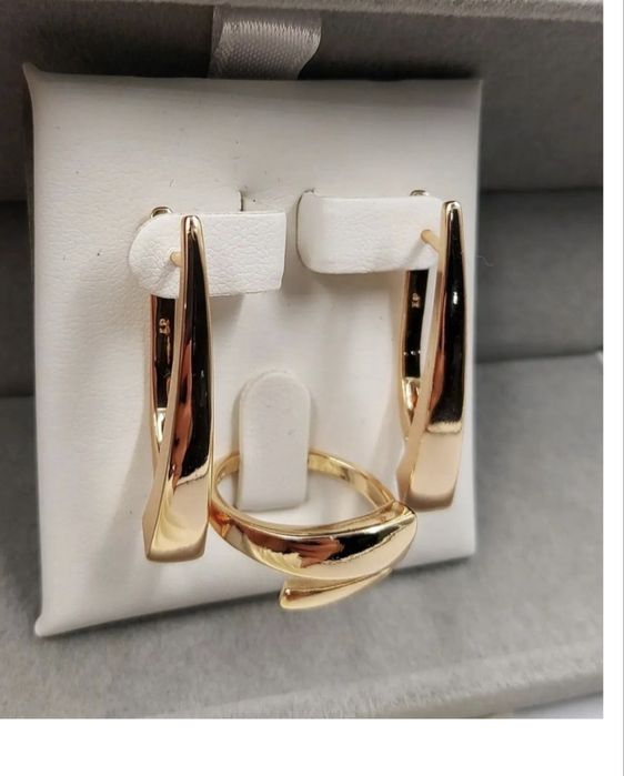 Продам новый золотой набор в подарок шкатулка