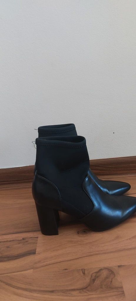 Ghetute,botine elegante mărime 36