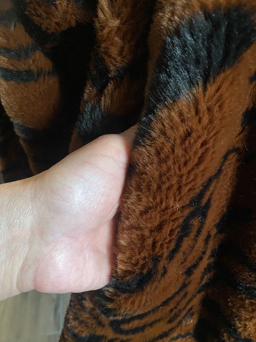 Geacă lungă cu blăniță la guler și mâneci , scurtă 3/4 blană,geacă XXL