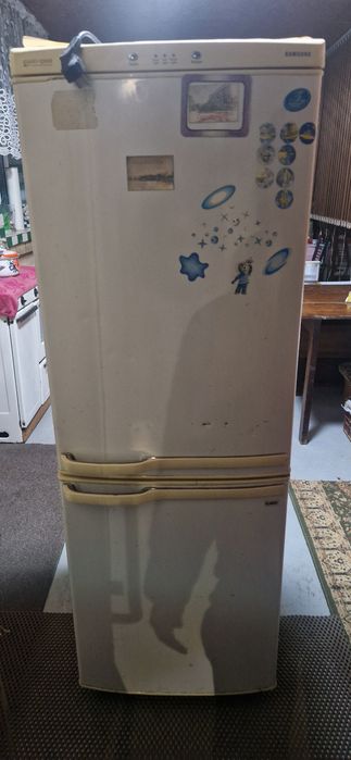 Холодильник Samsung