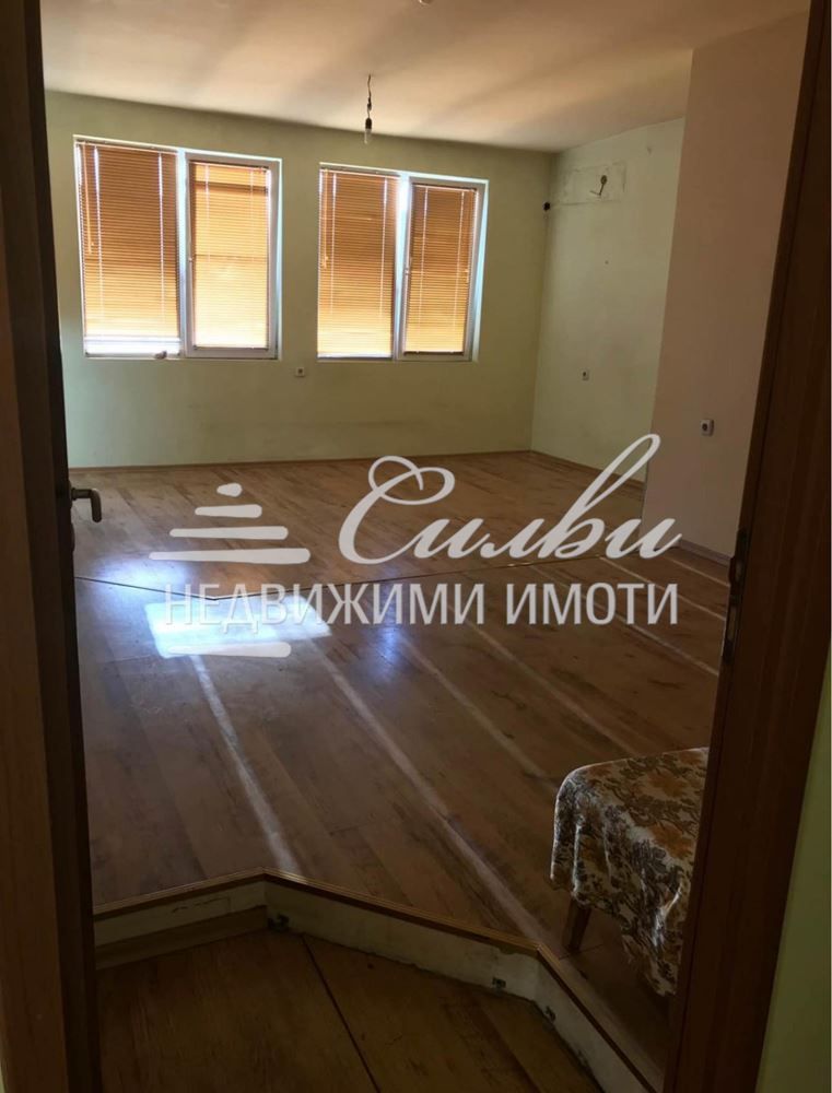 Продава се Тристаен апартамент в Шумен, Център - 97 кв.м за 1183 €/кв.м - Снимка #2