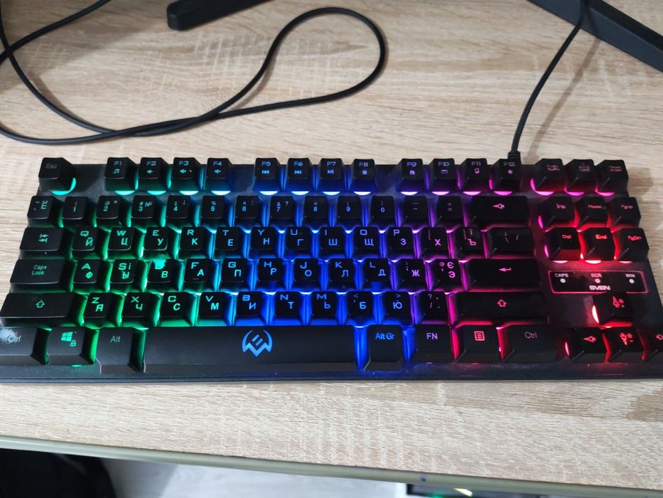 Продам клавиатуру с подсветкой.