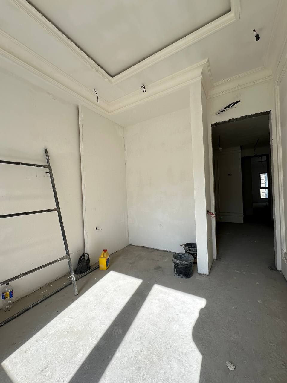 ПРОДАЁТСЯ НОВОСТРОЙКА 3/6/6 в ЖК "Mirabad Avenue" застр.
Golden House
