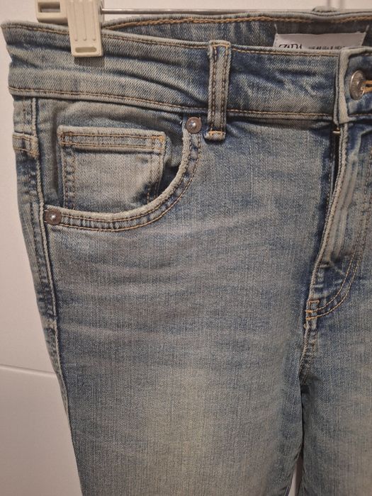 Pantaloni jeans noi Zara