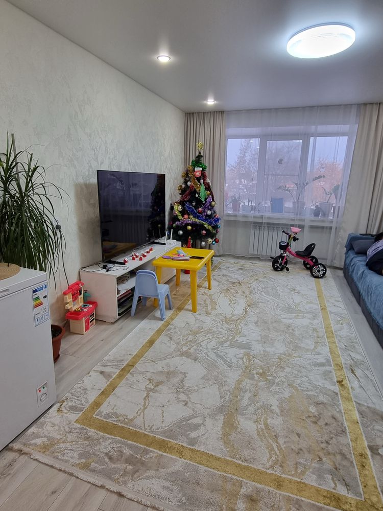 Продам 4х улучшенную, в кирпичном доме!