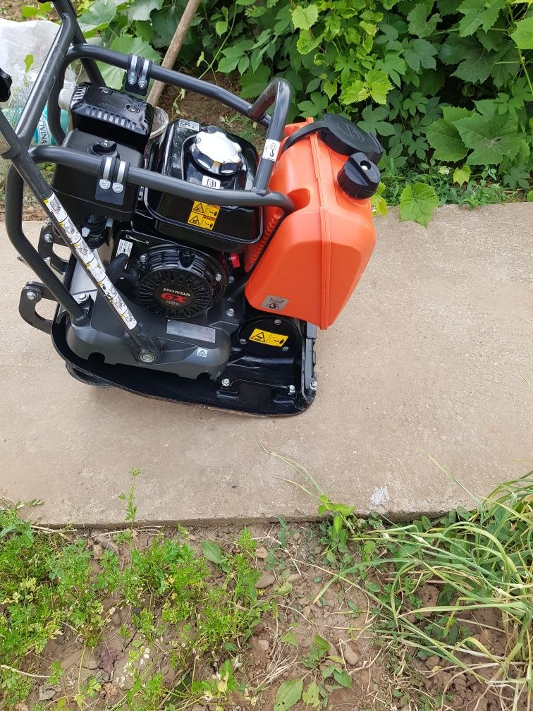 Placă compactoare Husqvarna LF 75 ca NOUĂ
