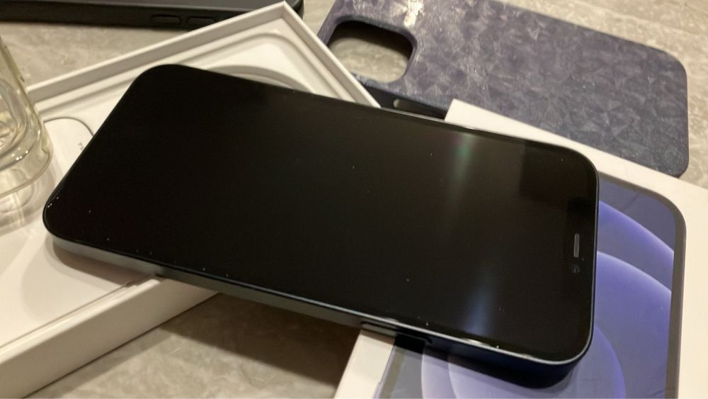 Iphone 12 90% baterie